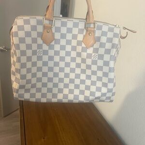 Louis Vuitton speedy.